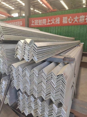 استیل زاویه ای سیاه ASTM A36 A53 Q235 Q345 کربن برابر L شکل استیل زاویه ای نرم برای کارگاه