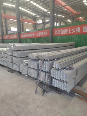 استیل گالوانیزه داغ MS Angle Q235 A36 SS400 S235JR استیل Angle Bar Tolerance ±1%