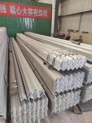 استیل گالوانیزه داغ MS Angle Q235 A36 SS400 S235JR استیل Angle Bar Tolerance ±1%