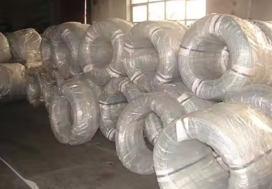 خدمات جوش و ± 1٪ تحمل برای 6mm-12mm گرم غوطه ور شدن سیم کویل گالوانیزه