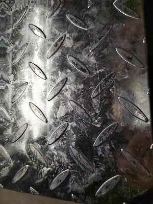 40g/m2 زینک لایه گالوانیزه الگوی صفحه فولاد با عرض سفارشی 1000-1500mm