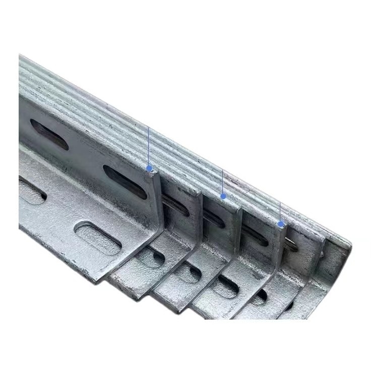 Q195-Q420 سری 25*25*4mm-200*200*10mm فولاد زاویه برابر دو طرفه گرم با سوراخ